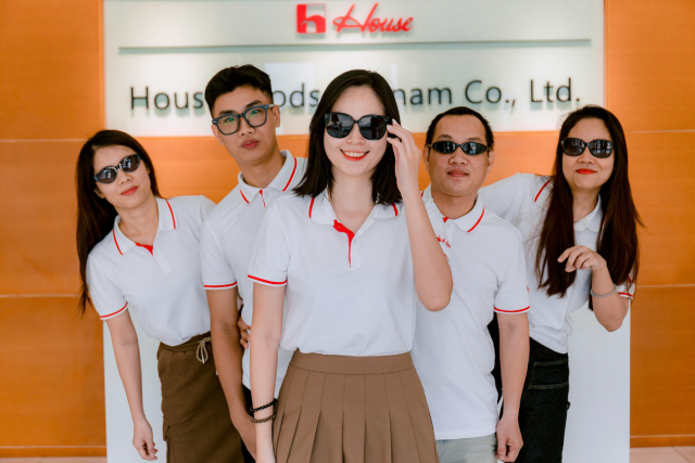 Why SG Startups Choose Custom Dri-Fit Polos Over Suits